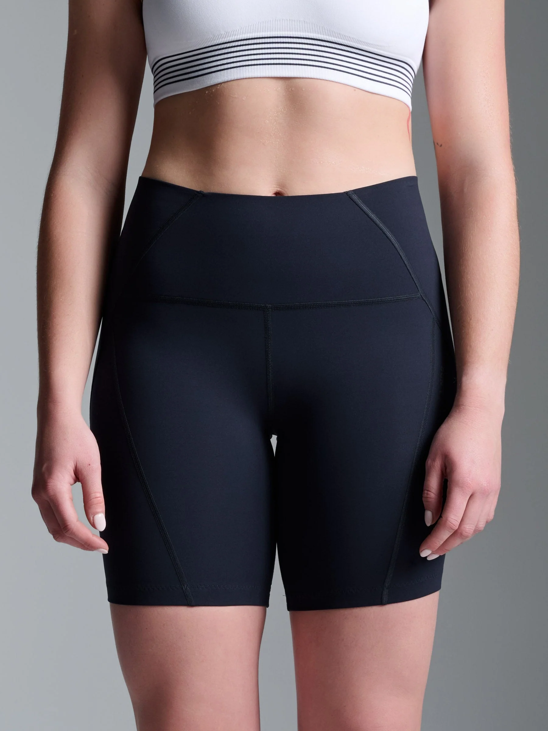 LIMITLESS 7.5 Bike Short Deep Navy - Image 4