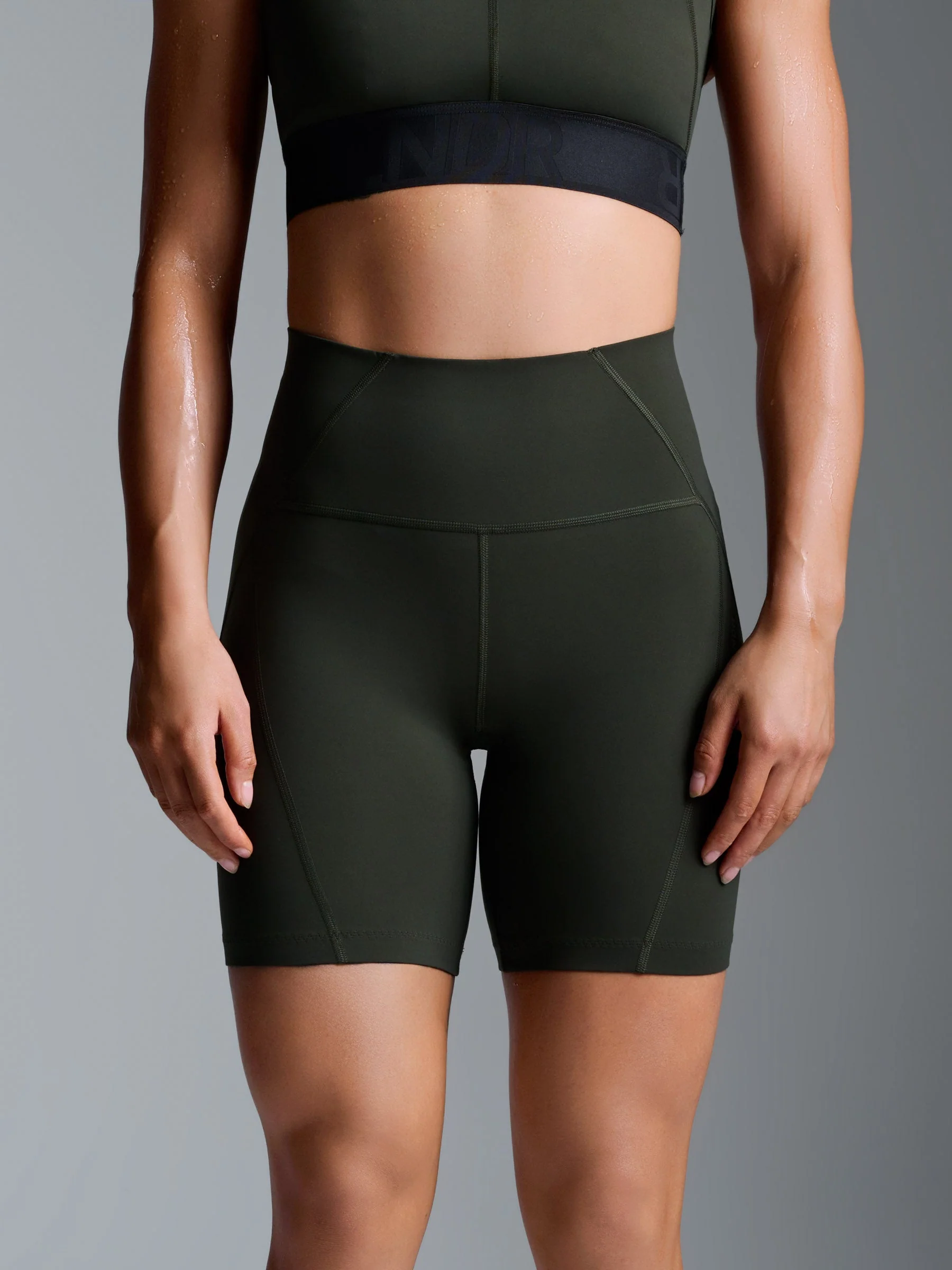 LIMITLESS 7.5 Bike Short Olive - Image 4